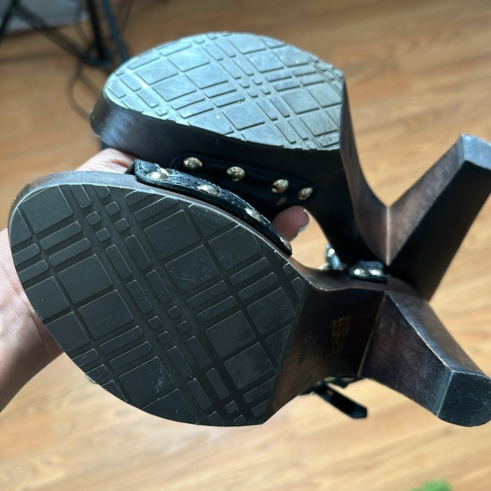Burberry Sandals - Picture 6 of 6
